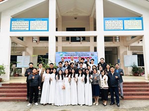 Viện Công nghệ sinh học - Công nghệ thực phẩm tổ chức buổi bảo vệ tốt nghiệp đợt tháng 12 năm 2025 cho sinh viên cuối khoá