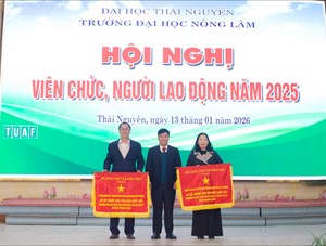 Viện Công nghệ Sinh học – Công nghệ Thực phẩm được trao Cờ thi đua và Bằng khen cấp Bộ Giáo dục và Đào tạo tại Hội nghị Viên chức, Người lao động năm 2025